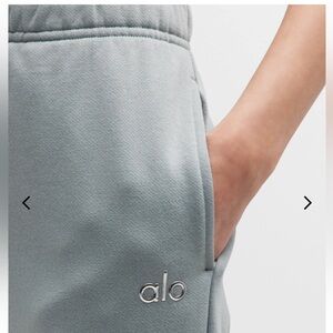 Alo Yoga accolade sweatpants in Cosmic Grey size Small
